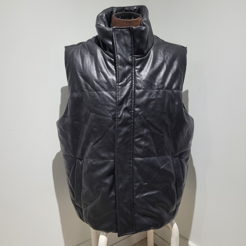 Forever 21 Men's Faux Leather Zippered Black Puffer Vest Large Layering